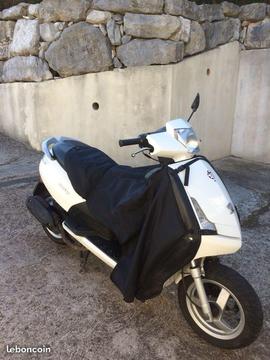 Scooter Peugeot new vivacity 50 cm3 2t