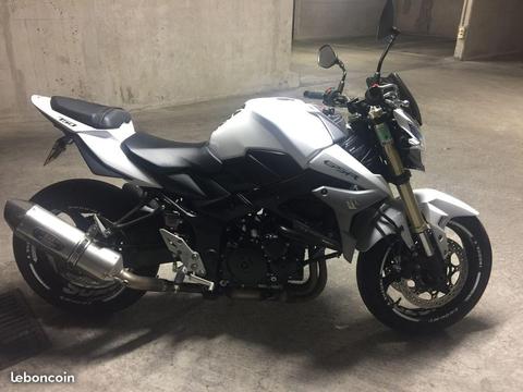 Suzuki GSR 750