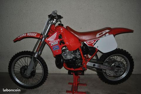 250 cr 1989 comme neuve