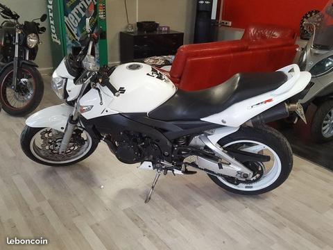 Suzuki GSR 600 blanche nombreuses options