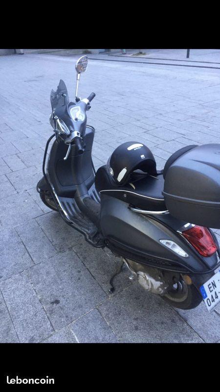 Vespa sprint 50 très bonne état