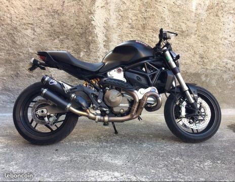 Ducati 821 Monster Dark + accessoires