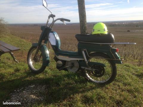 Mobylette Peugeot 104 bi place