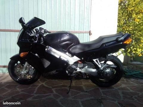 Honda vfr 800 fi - Très bon etat - 49525km