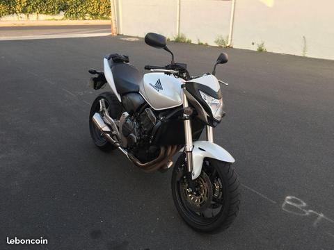Honda cb 600 f hornet 2011 carnet à jour