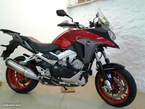 Honda 800 crossunner rouge etat neuve