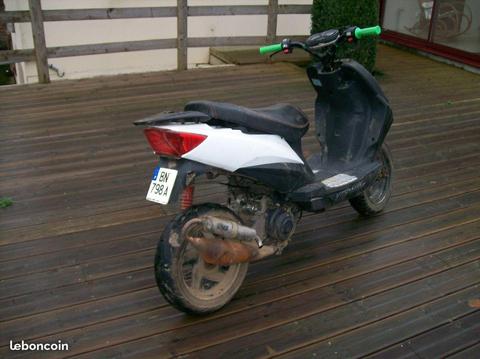 Scooter Keeway moteur casse