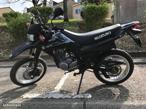 Moto Suzuki DR 125 SM