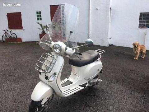 Vespa très bon état 8300km