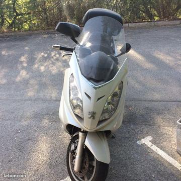 Scooter peugeot satelis 500