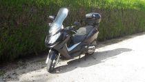 Scooter Peugeot avec nouveau moteur