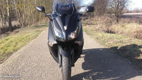 Magnifique Yamaha Tmax noir mat 2012 ABS 24 300 km