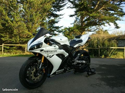 Yamaha YZF R1