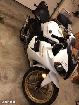 Moto Yamaha Tzr
