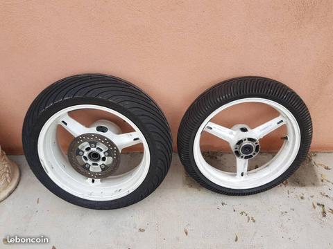 jantes et pneus pluies gsxr