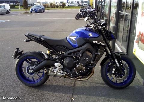 Yamaha MT09 millésime 2018 coloris night blue