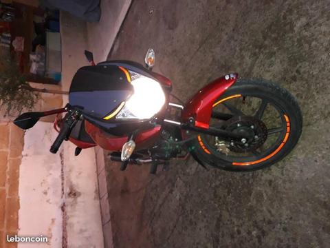 Honda cbf 125 rouge