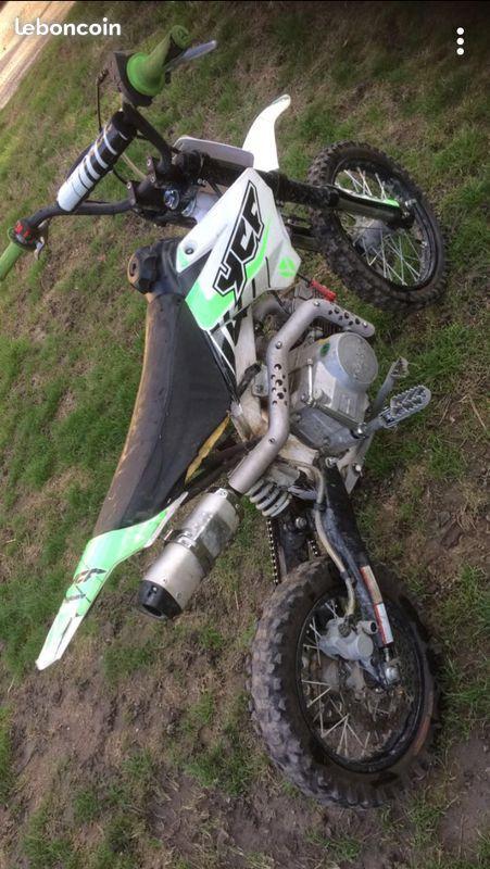 Moto YCF