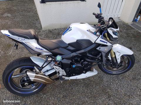 Suzuki GSR 750 Blanche