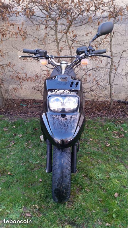 Scooter yamaha booster naked