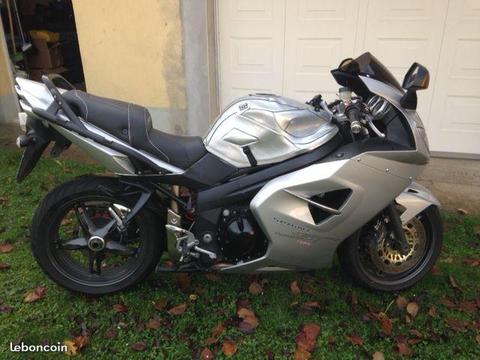 Moto triumph sprint st 1050