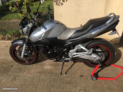 Suzuki gsr 600