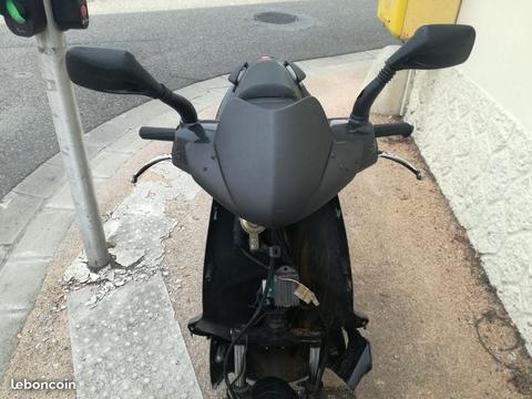 SCOOTER APRILIA SR 50 STREET (à débattre)