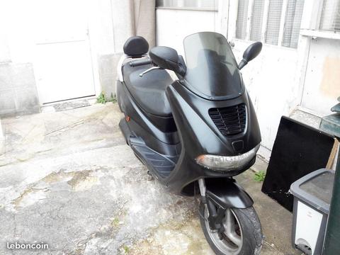 Scooter Peugeot Elyseo