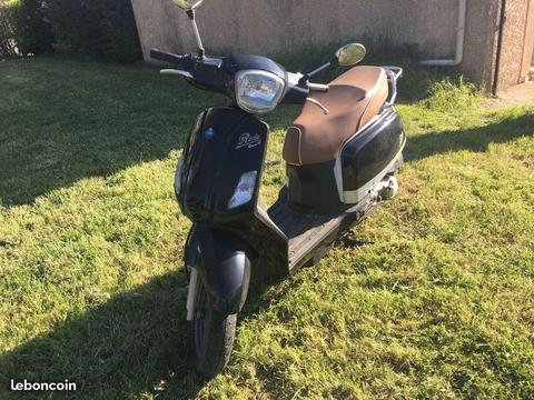 SCOOTER TYPE VESPA COMME NEUF