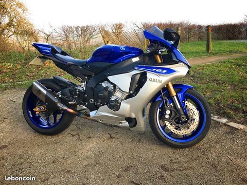 Yamaha R1 2016