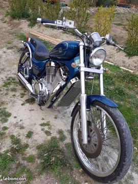 Suzuki 800 intruder