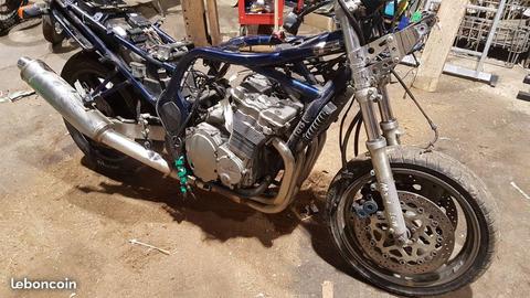 suzuki gsf 600 bandit COMPLÈTE POUR PIÈCES