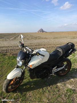 Suzuki gsr 600