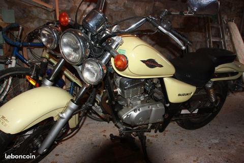 Moto 125 cm 3 suzuki
