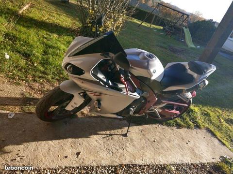 Yamaha r1