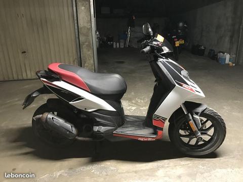 Aprilia SR Motard