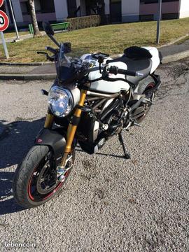 Ducati Monster 1200S en Full légal