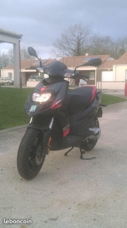 Scooter APRILIA SR MOTARD 50 cc