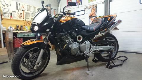 hornet