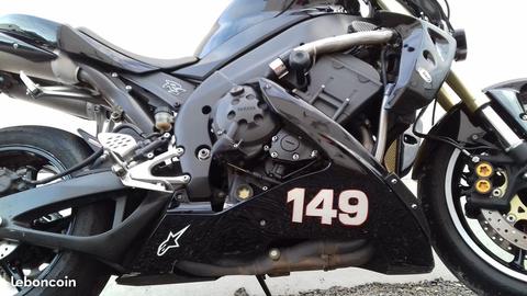 Yamaha R1 street