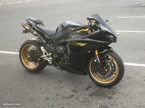 YAMAHA R1 CROSSPLANE NOIR et OR 2012