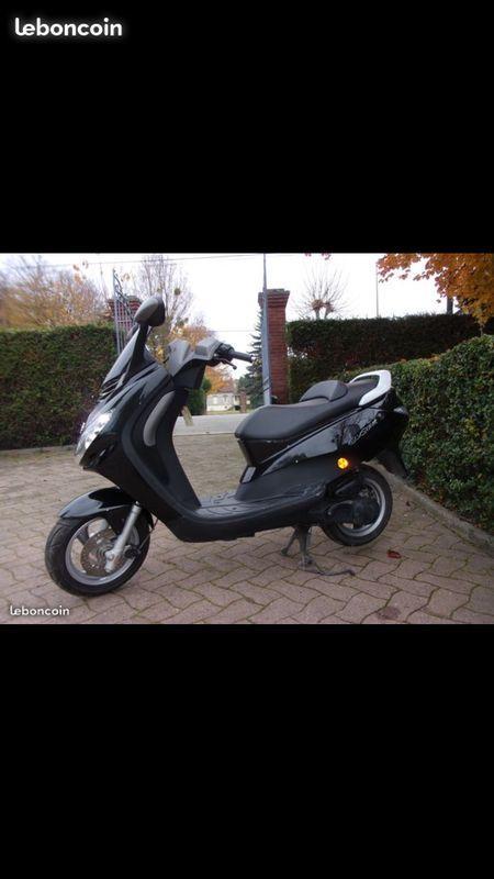 Scooter Peugeot elystar