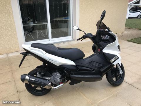 Scooter gilera nexus 300 blanc très propre