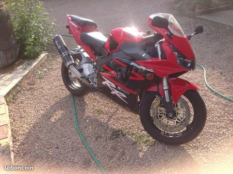 Honda 954CBR RR à débattre ou échange