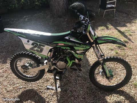 Moto Kawasaki 85 grandes roues