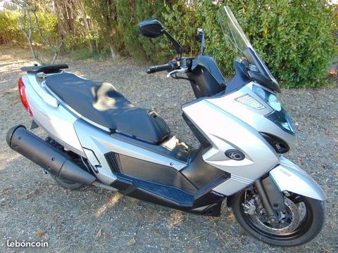 Maxi scooter kymco 700