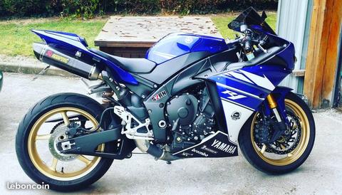 r1 crossplane version akra d'origine