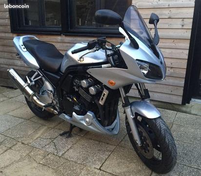 YAMAHA FZS 600 Fazer