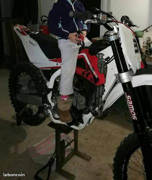 250 ( 4T )