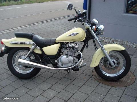 125 suzuki marauder ou échange
